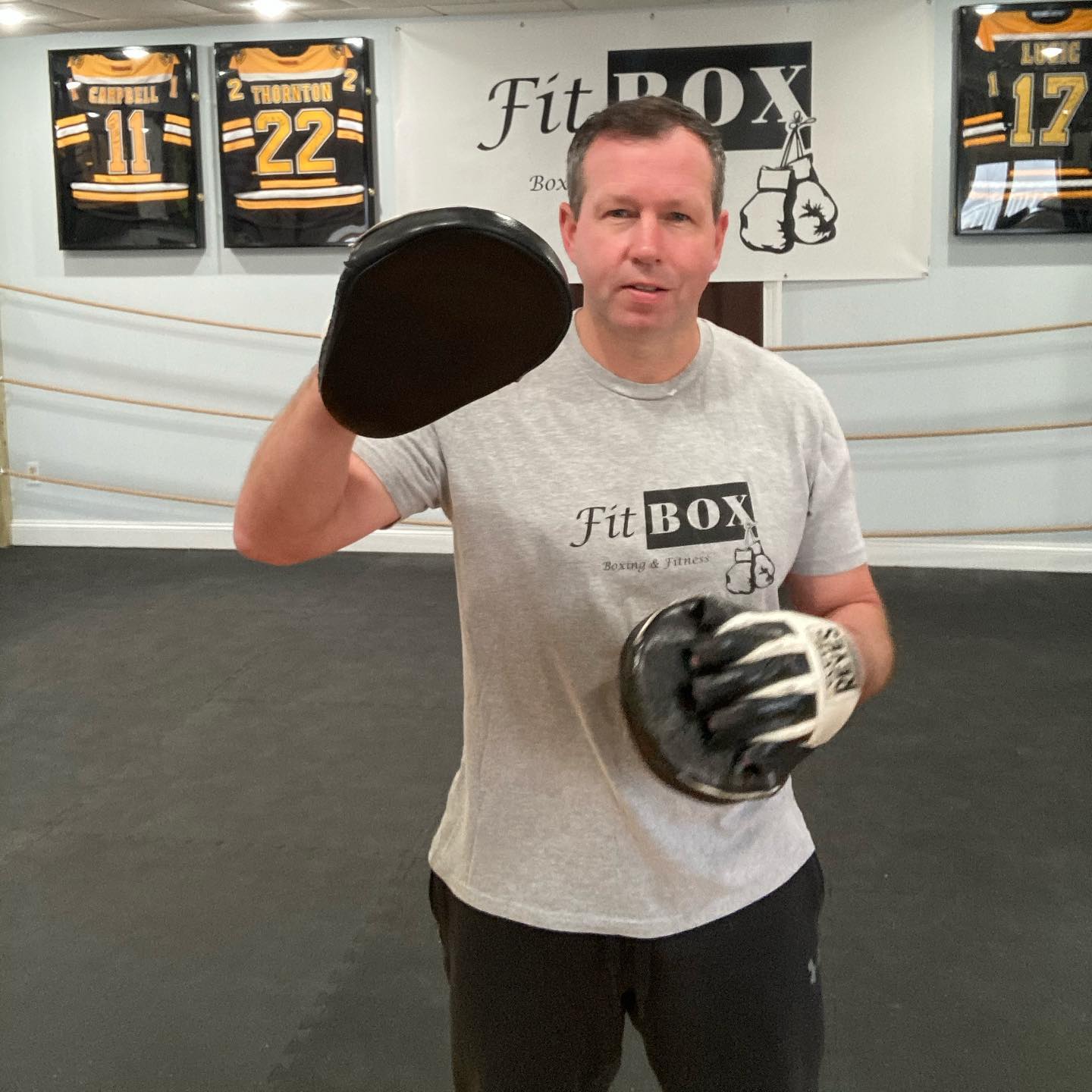 Schedule your private 1-on-1 boxing session with Boston’s well known boxing trainer to the Stars . Call/text (782)727-9503 or email fitbox@outlook.com.
.
@nhlbruins www.Fitboxdedham.com @fitboxboxingfitness